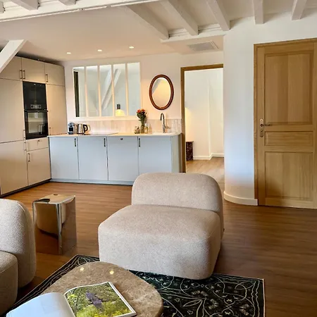 Apartament Centre Historique - Climatisation & Garage Prive